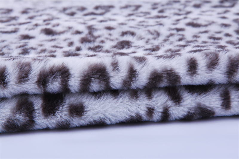 Gray leopard print artificial fur