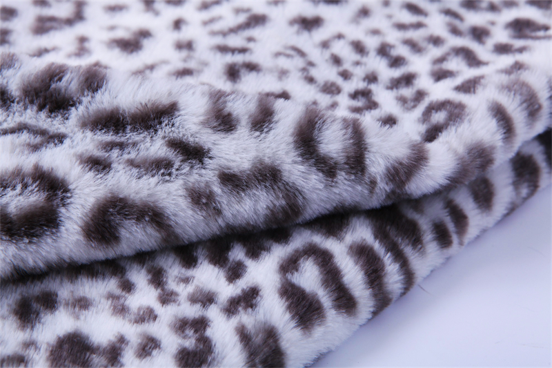 Gray leopard print artificial fur