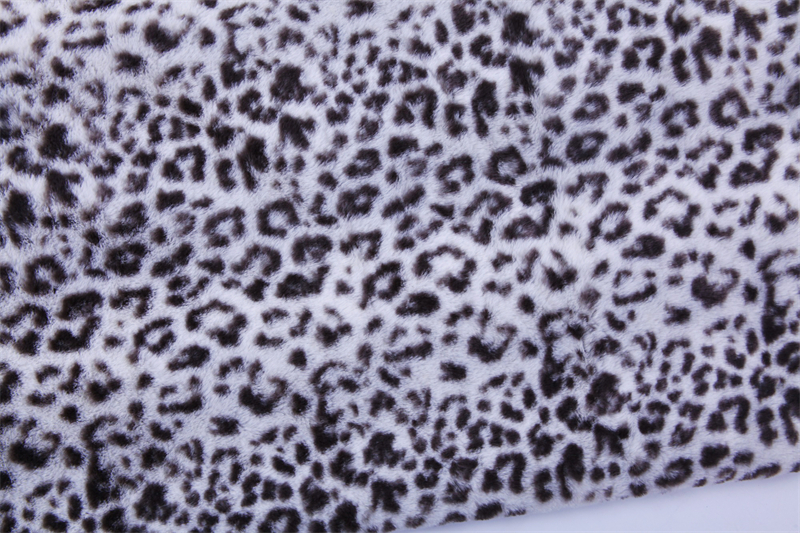 Gray leopard print artificial fur