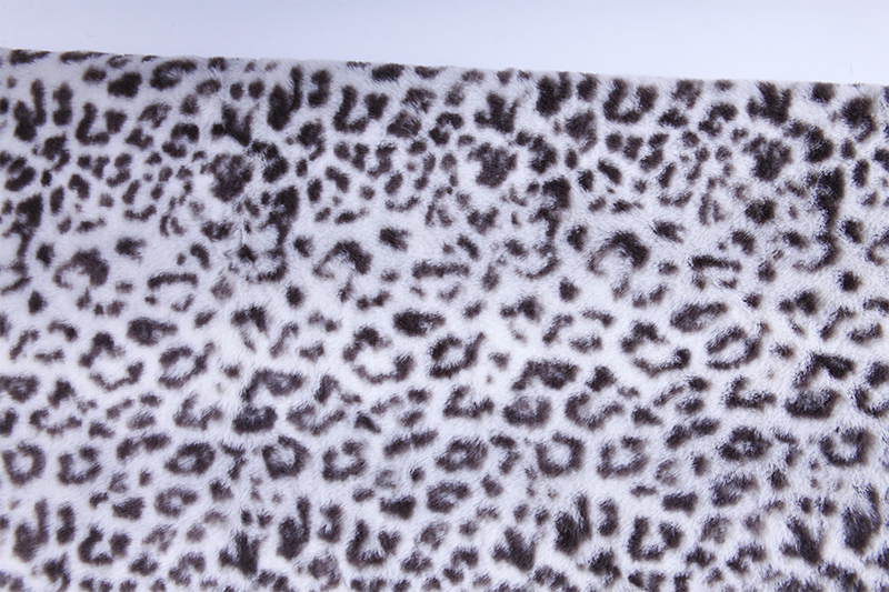 Gray leopard print artificial fur