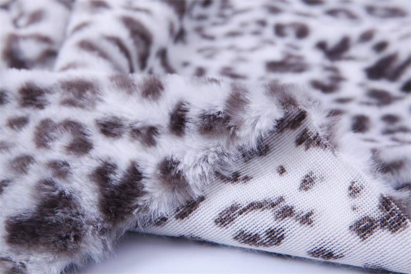 Gray leopard print artificial fur