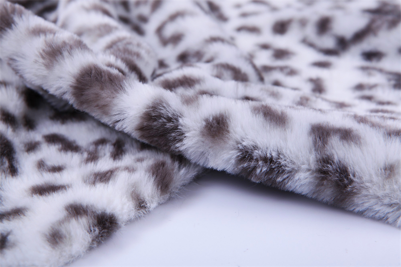 Gray leopard print artificial fur